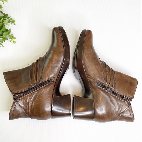 Earth Zinnia Bark Ankle Boot (9) - Picture 5 of 12